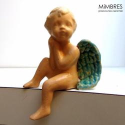 aniołek,figurka siedząca,romantyczny,zamyślony - Ceramika i szkło - Wyposażenie wnętrz