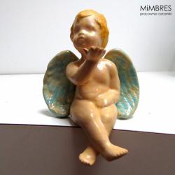 aniołek,figurka siedząca,romantyczny,całuśny - Ceramika i szkło - Wyposażenie wnętrz