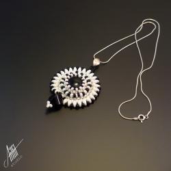 haft koralikowy,wisior,modern,minimalistyczny, - Wisiory - Biżuteria