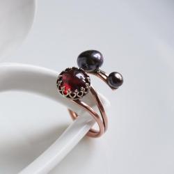 pierścionek z granatem,z perłami,bordowy,złoty - Pierścionki - Biżuteria