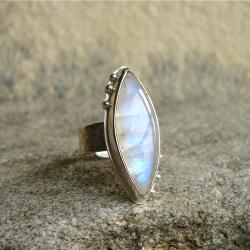 klasyczny pierścień,kamień księżycowy - Pierścionki - Biżuteria