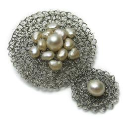broszka,szydełko,koła,perły,eleganckie, - Broszki - Biżuteria