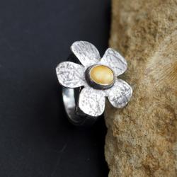 srebrny,pierścionek,kwiatek,bursztyn - Pierścionki - Biżuteria