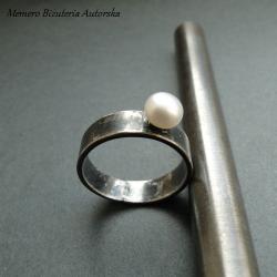 srebro,perła,skromny,surowy - Pierścionki - Biżuteria