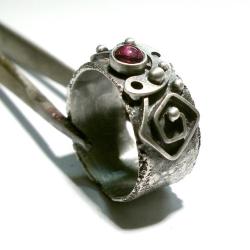 pierścień,srebro,obrączka,granat,steampunk - Pierścionki - Biżuteria