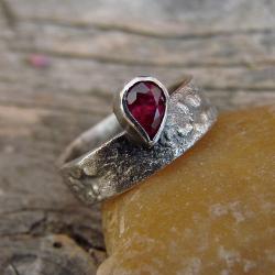 rubin,pierścień,surowy,romantyczny,baśniowy - Pierścionki - Biżuteria
