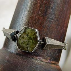 srebrna bransoleta z zielonym granatem - Bransoletki - Biżuteria