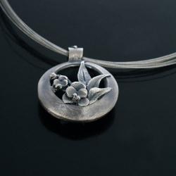 wisior kwiatowy,orchidea srebrna - Wisiory - Biżuteria