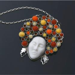 srebrny wisior,porcelanowa twarz,jesień - Wisiory - Biżuteria