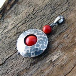 srebrny wisiorek z czerwonym koralowcem - Wisiory - Biżuteria