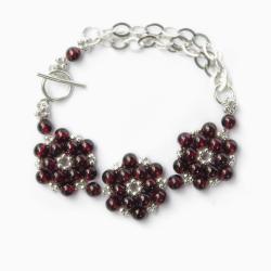 elegancka bransoleta z granatami,kwiatowy motyw - Bransoletki - Biżuteria