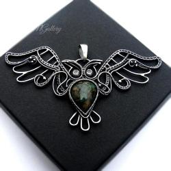 srebrny wisior sowa,szmaragd,wire-wrapping - Wisiory - Biżuteria